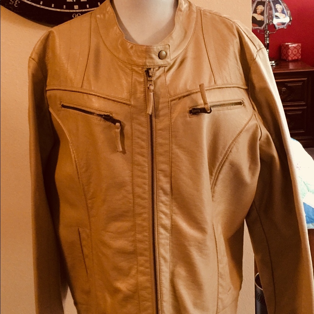 Dressbarn Woman fake leather bomber jacket